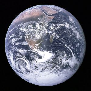 599px-The_Earth_seen_from_Apollo_17.jpg 599px-The_Earth_seen_from_Apollo_17.jpg