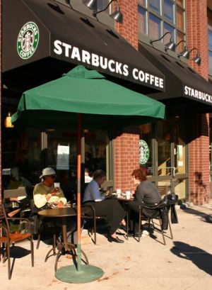 Starbucks_in_WashingtonDC.jpg Starbucks_in_WashingtonDC.jpg