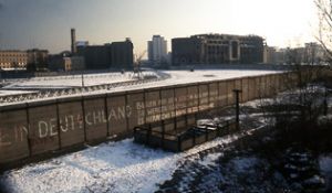 berlin-wall-1975.jpg berlin-wall-1975.jpg