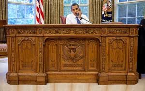 obama-resolute-desk.jpg obama-resolute-desk.jpg