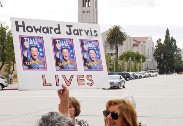 a sign that says "Howard Jarvis lives"