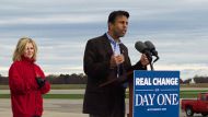 jindal backs romney