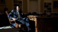 barack obama oval office shadows phone